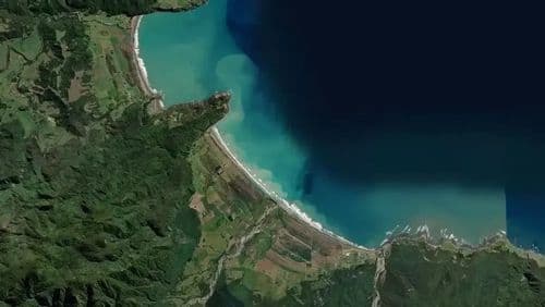 Live Te Araroa surf cam showing spot conditions.