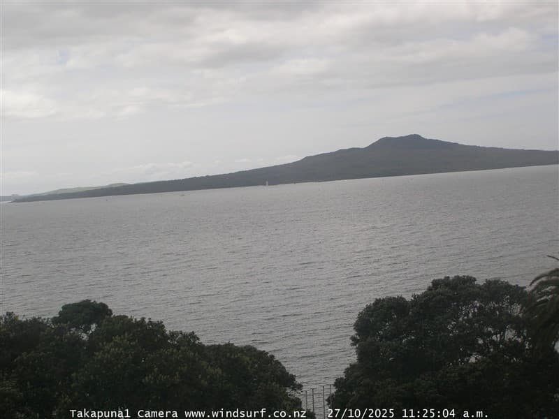 Live Takapuna surf cam showing spot conditions.